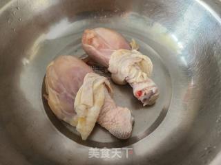 西葫芦炒鸡肉丝的做法步骤：1