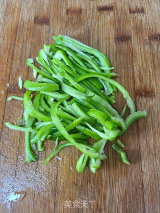 西葫芦炒鸡肉丝的做法步骤：5