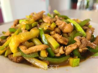 西葫芦炒鸡肉丝的做法步骤：8