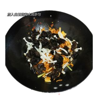 菌菇炒肉的做法步骤：6
