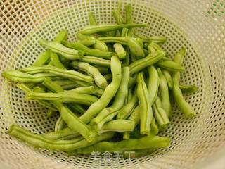 干煸四季豆的做法步骤：1