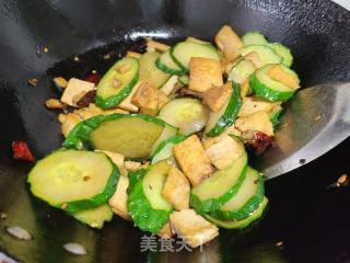 黄瓜炒豆腐的做法步骤：5