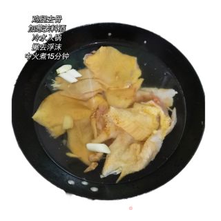 椒麻口水鸡的做法步骤：1