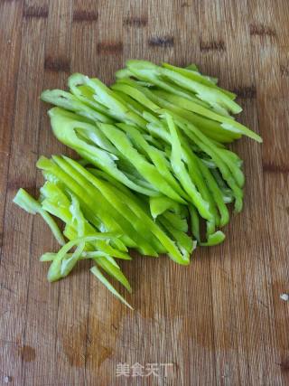 黄花菜青椒炒回锅肉的做法步骤：3