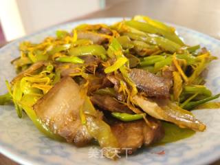 黄花菜青椒炒回锅肉的做法步骤：6
