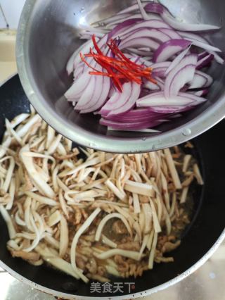 杏鲍菇洋葱炒肉丝的做法步骤：6