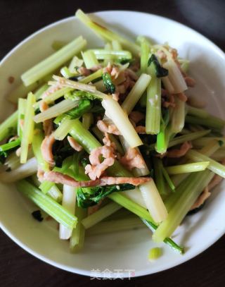 芹菜炒肉丝的做法步骤：8