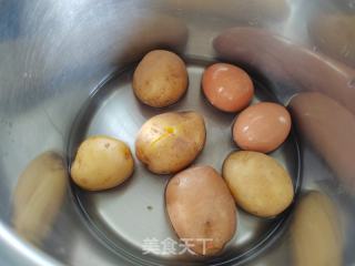 鸡蛋土豆泥黄瓜卷的做法步骤：1