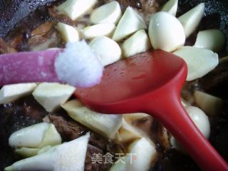 鸡蛋茭白烧排骨的做法步骤：10