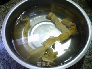 羊尾笋番茄丝瓜汤的做法步骤：2