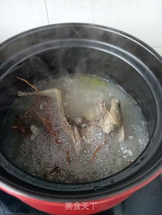 芡实五指毛桃鸽子汤的做法步骤：7