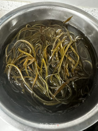酸辣海带丝的做法步骤：1