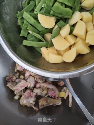土豆扁豆焖鸡的做法步骤：7