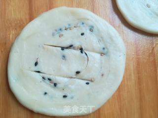 炸黑白芝麻油饼的做法步骤：9
