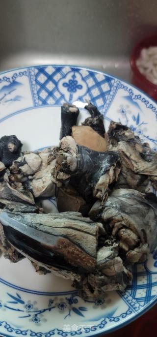 香菇虫草花乌鸡汤的做法步骤：1