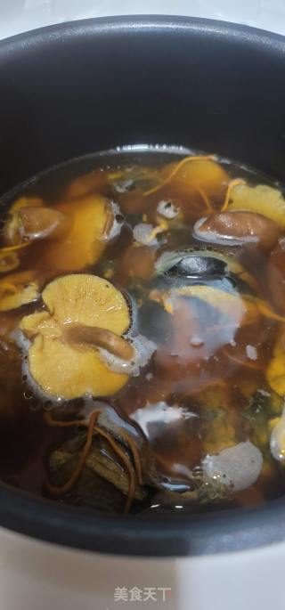 香菇虫草花乌鸡汤的做法步骤：5