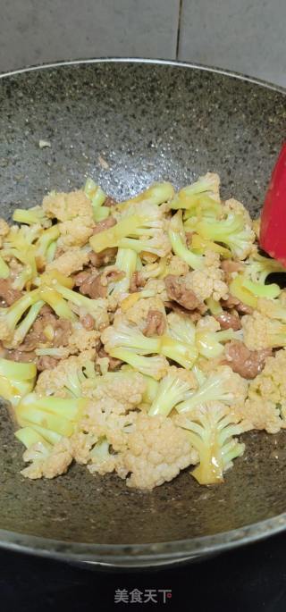 肉片炒椰菜花的做法步骤：11