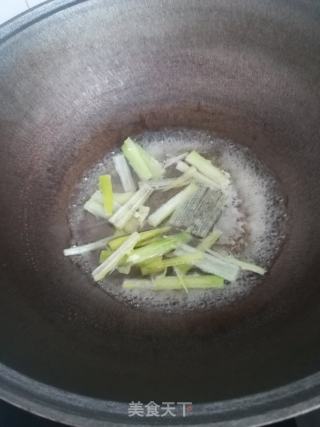 娃娃菜炒豆腐皮的做法步骤：5