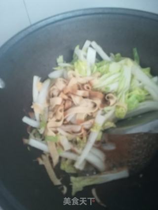 娃娃菜炒豆腐皮的做法步骤：9