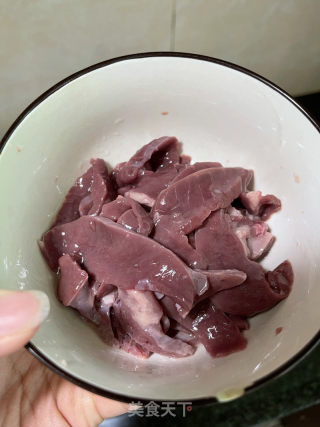 瘦肉猪心汤的做法步骤：2