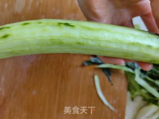 青红椒拌黄瓜的做法步骤：1