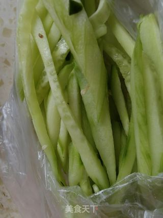 黄瓜鸡排汉堡的做法步骤：3