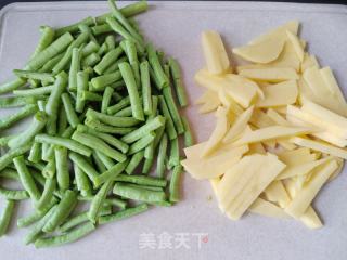 干煸土豆豇豆的做法步骤：1
