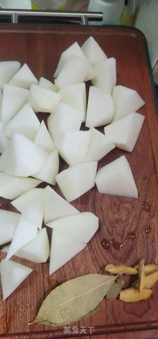 牛排骨肉煲白萝卜的做法步骤：3