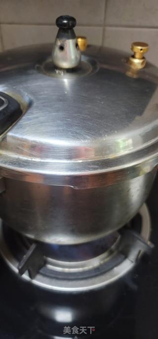 牛排骨肉煲白萝卜的做法步骤：6