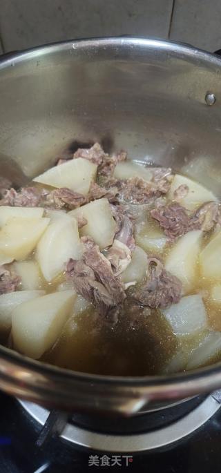 牛排骨肉煲白萝卜的做法步骤：7