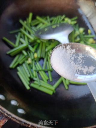 大肠炒韭苔的做法步骤：5