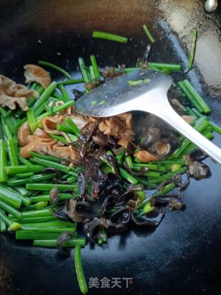 大肠炒韭苔的做法步骤：7