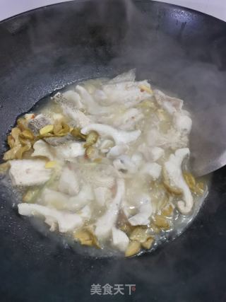 地瓜榨煮鲈鱼的做法步骤：9