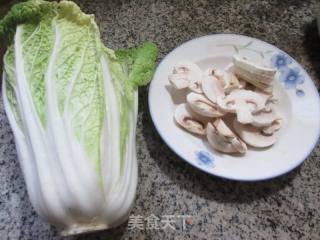 蘑菇炒黄心菜的做法步骤：1
