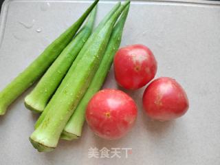 秋葵番茄炒蛋的做法步骤：1