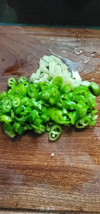 辣椒蒜末炒茄子的做法步骤：4