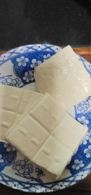 豆腐烧肉片的做法步骤：1