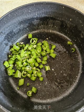 青椒碎拌金针菇的做法步骤：6