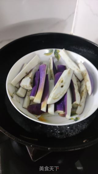 辣椒茄子擂皮蛋的做法步骤：3