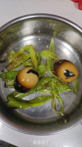 辣椒茄子擂皮蛋的做法步骤：7