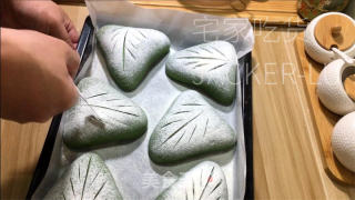 抹茶蜜酪欧包，清新抹茶香与丝滑奶酪，相得益彰。的做法步骤：21