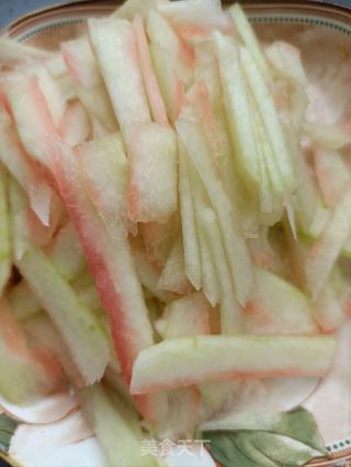 牛肉炒西瓜翠衣的做法步骤：3