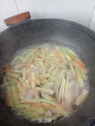 牛肉炒西瓜翠衣的做法步骤：5