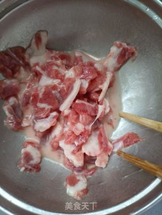 牛肉炒西瓜翠衣的做法步骤：11