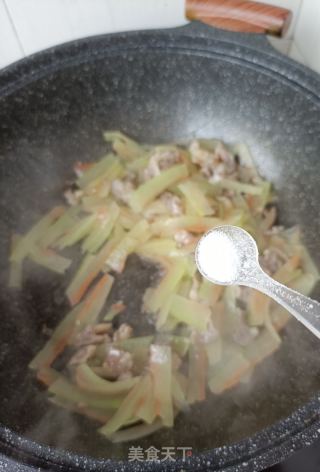 牛肉炒西瓜翠衣的做法步骤：16