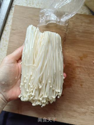 烧椒金针菇的做法步骤：1