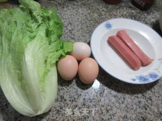 烤香肠鸡蛋炒生菜的做法步骤：1