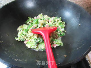 烤香肠鸡蛋炒生菜的做法步骤：7