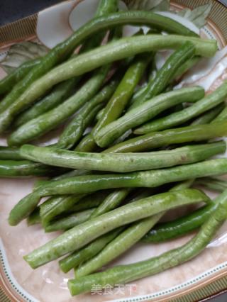 蒜香白虾蒸菜豆的做法步骤：1