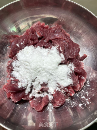 洋葱炒牛肉的做法步骤：2